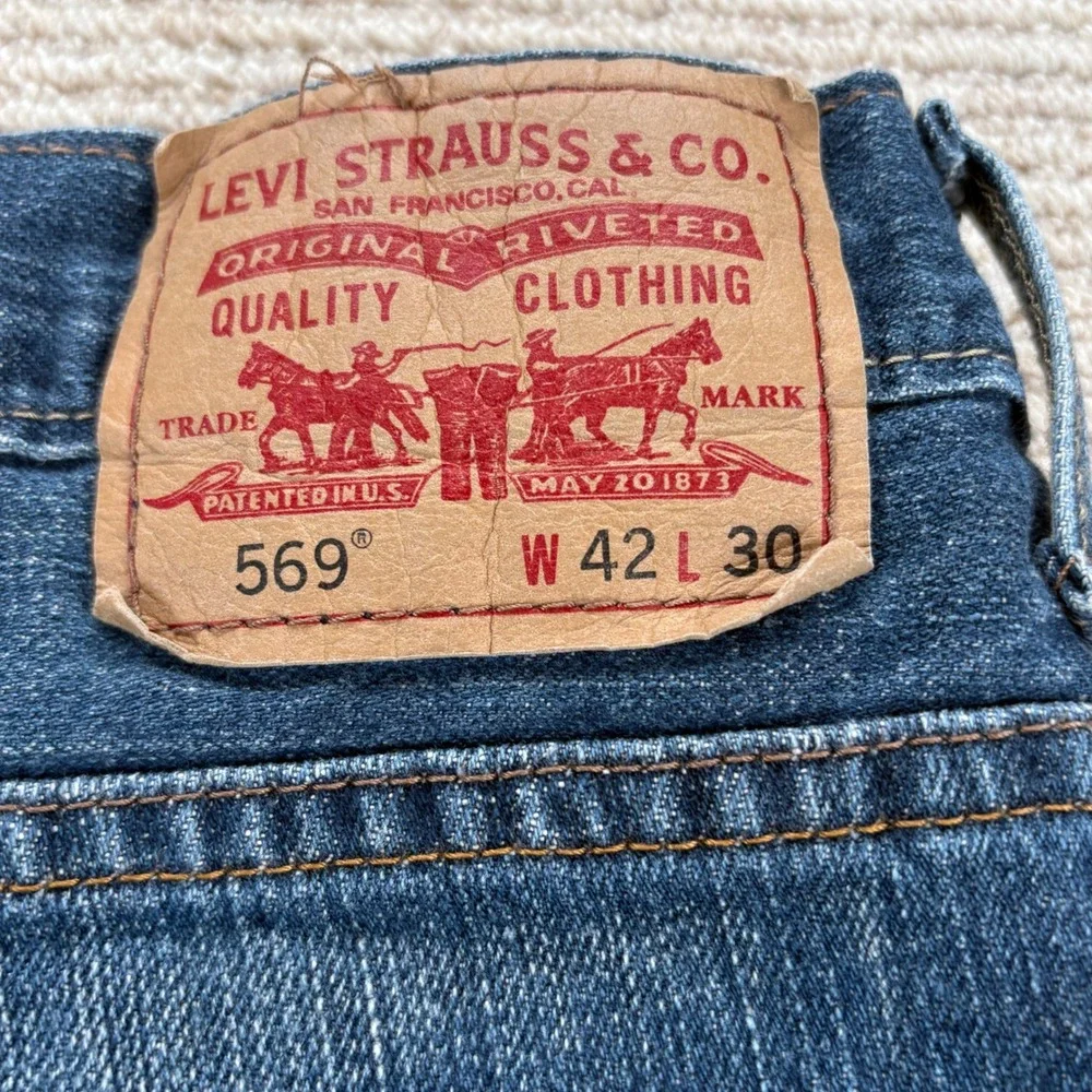 Levi's 569 Loose Straight Jeans Mens 42x30 Tag 42x28 Actual Med Wash Blue Denim